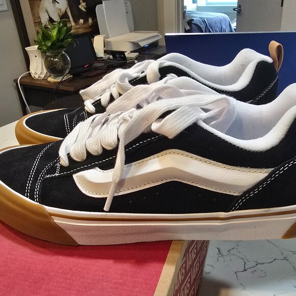 Vans Knu Skool Black Gum Bumper Men’s Size 10 Suede VN0009QCCJI SKATEBOARDING - Picture 1 of 14